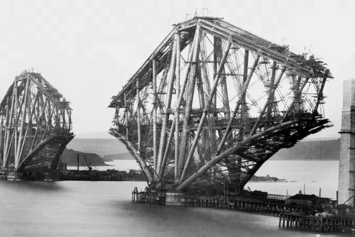 Forth Bridge steel cantilever railway bridge